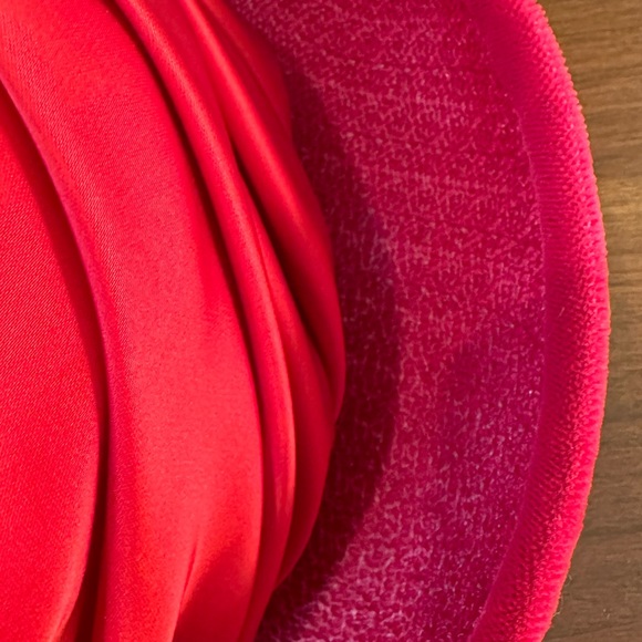 🌟HP🌟VTG 1950s Red Velvet & Pleated Satin Breton Hat by Milbrae Exclusives - Picture 9 of 14